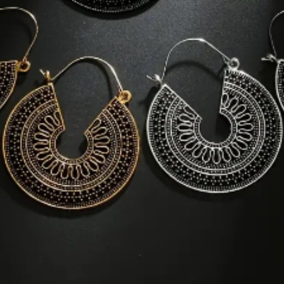 2/$10 NWOT Big Beautiful Filigree Open work Boho earrings Bold Hoop earrings - Picture 3 of 6